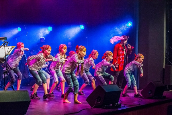 Villekulla og Det Norske Bl&aring;seensemble i skj&oslash;nn forening.