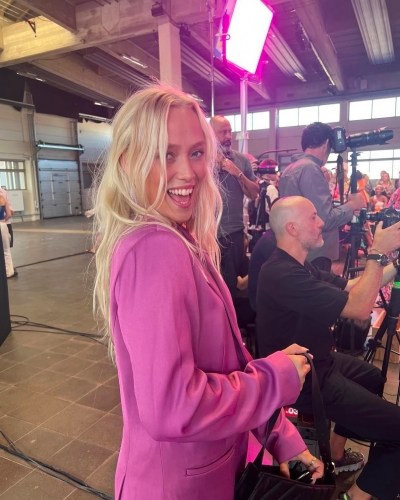 Sjekk hvem som skal v&aelig;re kostymedesigner!