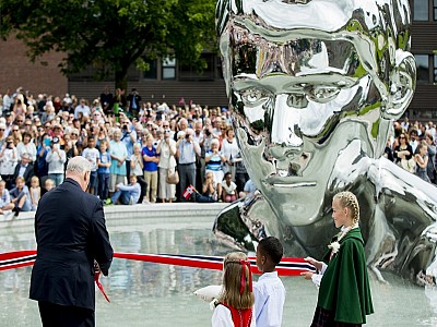 Hans Majestet Kongen.