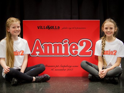 Ebba og Alva blir Annie.
